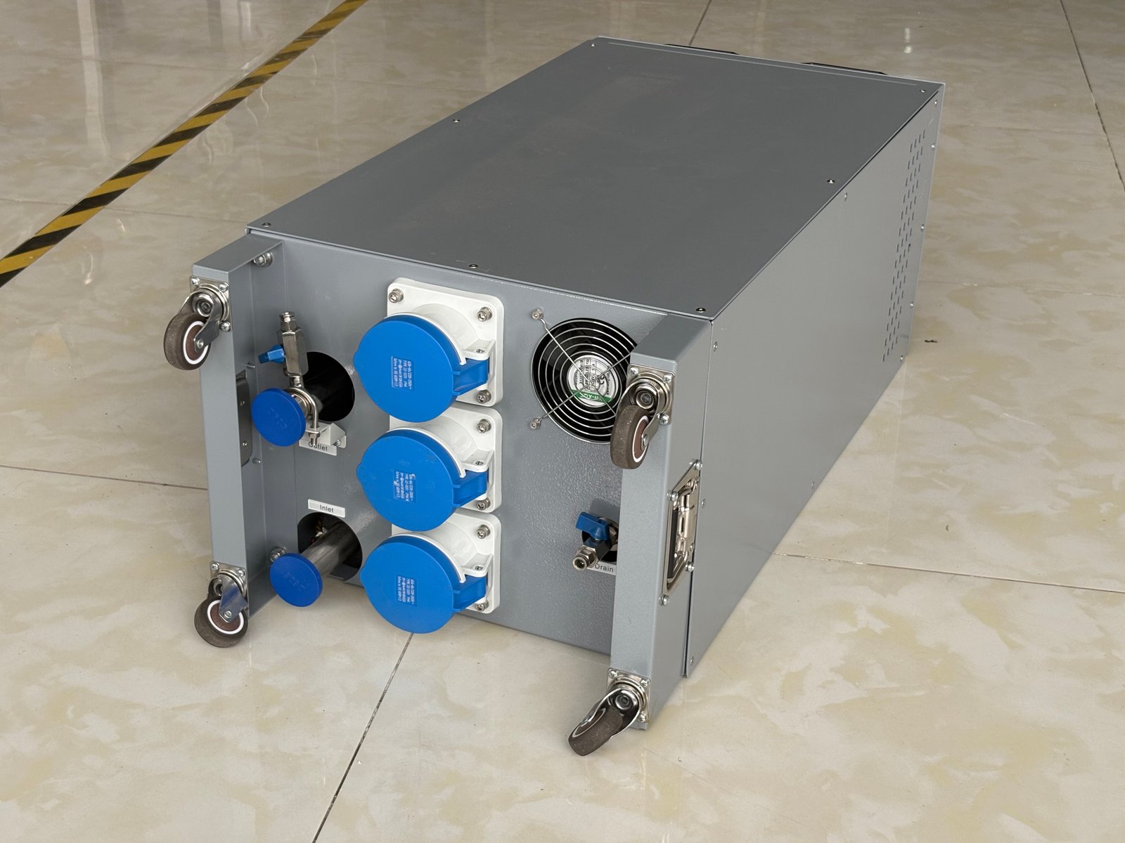 Rear panel: liquid cooling interfaces (DN25/DN50/DN100), electrical inlet, and communication ports